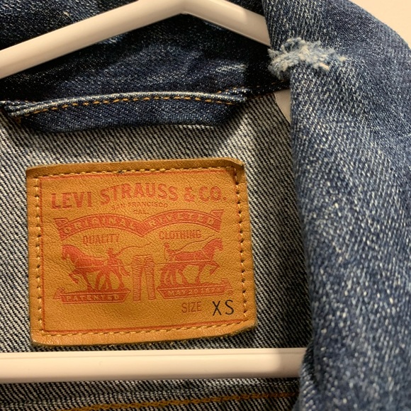 Levi’s Jean Jacket - Picture 4 of 10